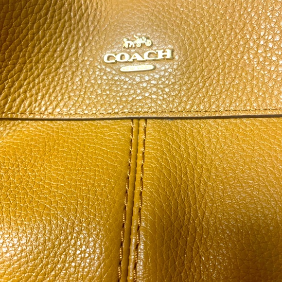 Coach handbag. - Picture 4 of 5